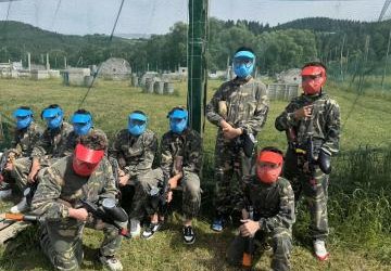 Wycieczka klasy 8c i uczniów z 8a - projekt PAINTBALL