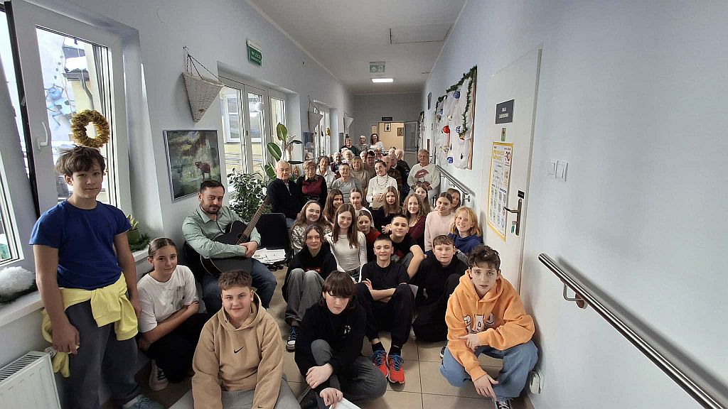 Kolędowanie w Dziennym Domu Seniora