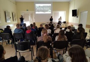 Szóstoklasiści z wizytą w świecie historii książki