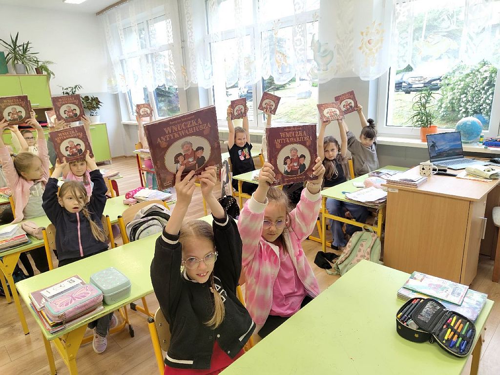 Wakacyjne przygody z książką! Wyprawki czytelnicze dla pierwszoklasistów